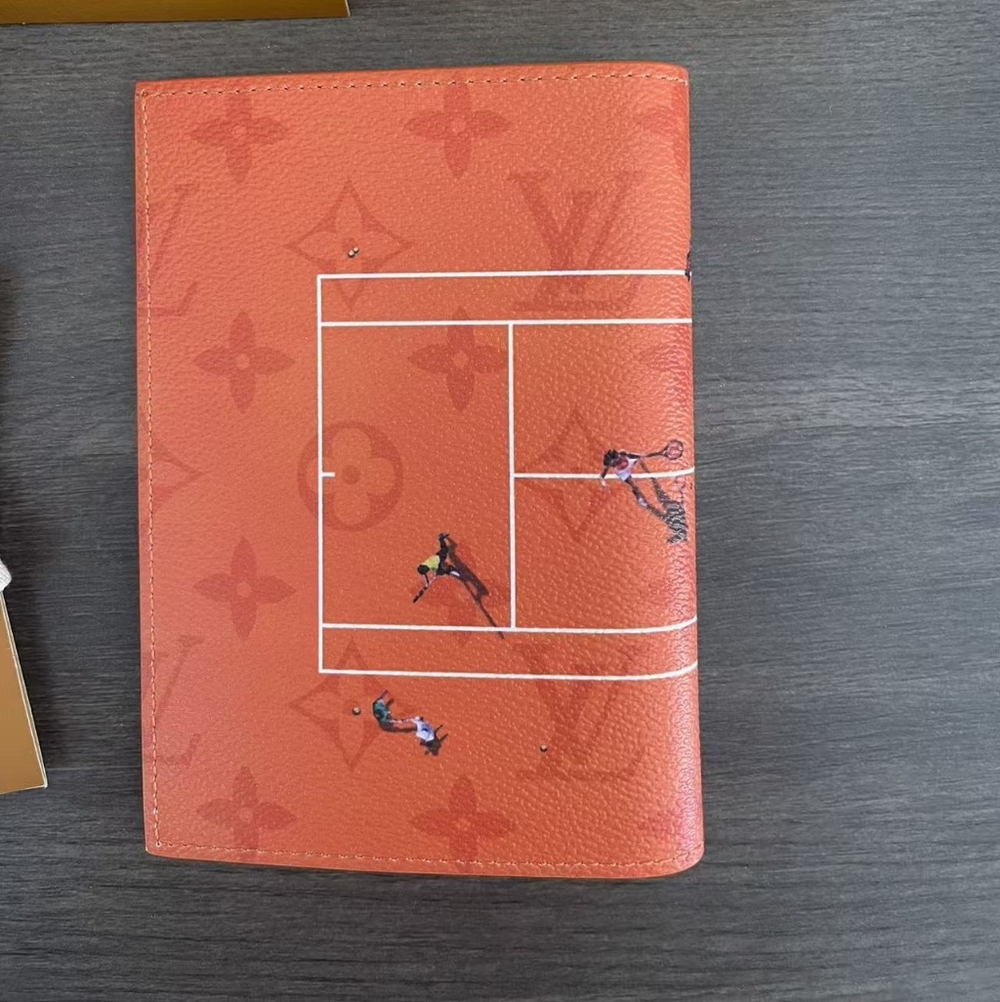 Louis Vuitton Passport Cover - Picture 6 of 9